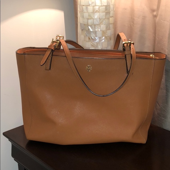 Tory Burch Handbags - Tory Burch Beige Tote